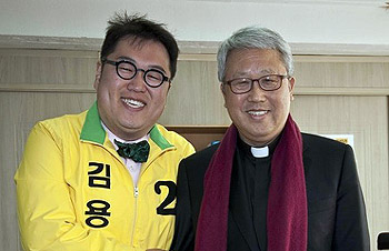 ▲김용민의 블로그에는 이동원 목사와 찍은 사진을 게시해 놓고 있다.