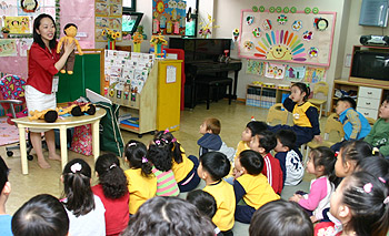 				▲아동 힘 키우기 서비스(Child Empowering Service, CES) 교육 모습. ⓒ굿네이버스				