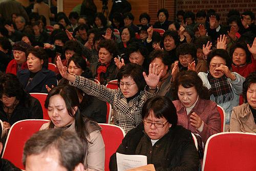 ▲한국교회 개혁을 위해 목놓아 기도하는 참석자들. ⓒ송경호 기자