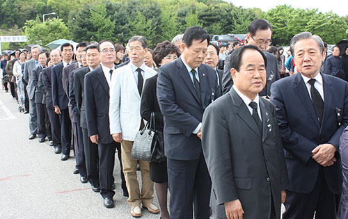 ▲추모 행렬에 동참한 한교연 임역원들. ⓒ안산=류재광 기자