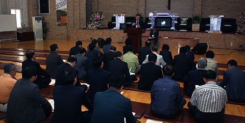 ▲워크숍 도중 교회정관을 주제로 한 세미나가 진행되고 있다. ⓒ용인=류재광 기자