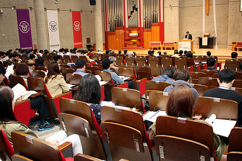 ▲&lsquo;종교와 과학: 과거와 미래&rsquo;를 주제로 한 국제학술대회가 열리고 있다. ⓒ김진영 기자